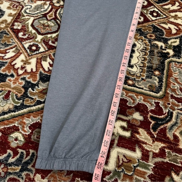 Vuori Boyfriend Joggers in the Blue Heron Heather color XL - Picture 6 of 6